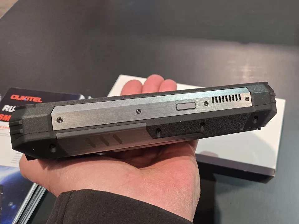 Oukitel WP100 — Perspectiva Alternativa