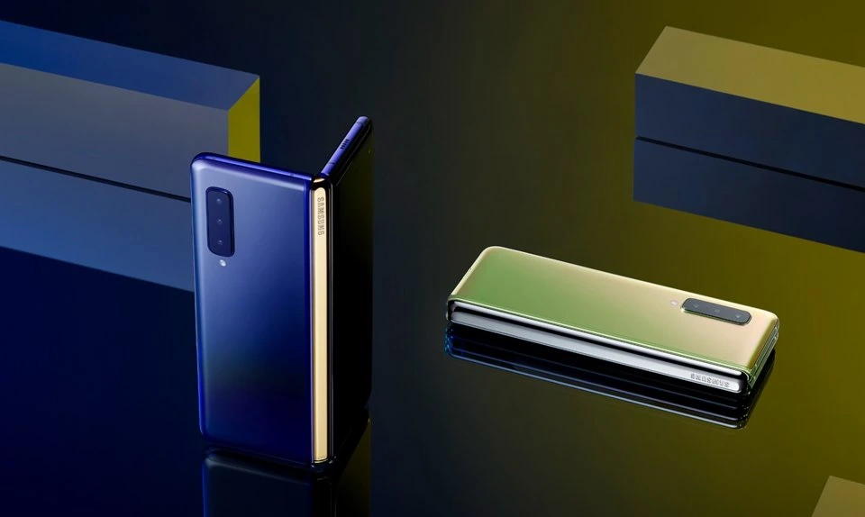 Samsung Galaxy Fold — Acabado Oficial