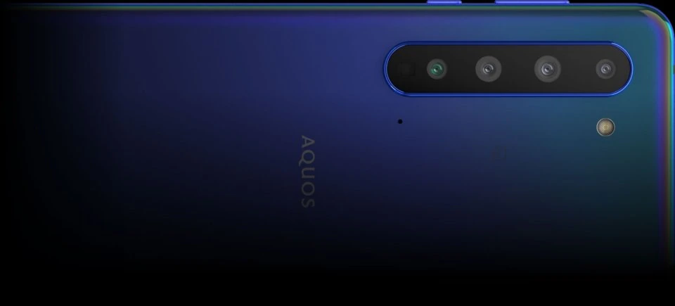 Sharp Aquos R5G — Perfil Lateral y Chasis