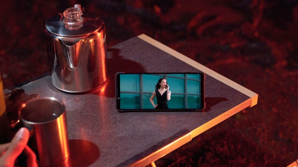 Sony Xperia 1 II — Acabado Oficial