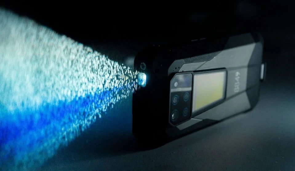 Unihertz Tank 3 Pro — Perspectiva de Estudio