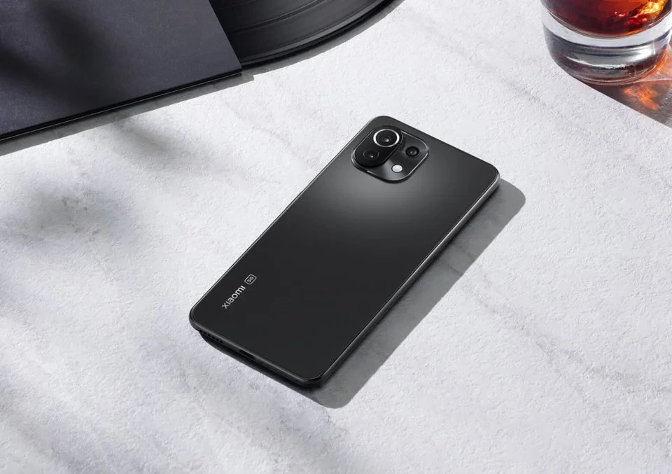 Xiaomi Mi 11 Lite 5G — Perfil Lateral y Chasis