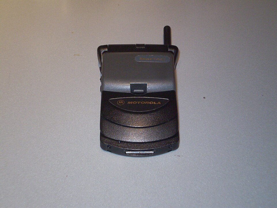Motorola StarTAC (1996)