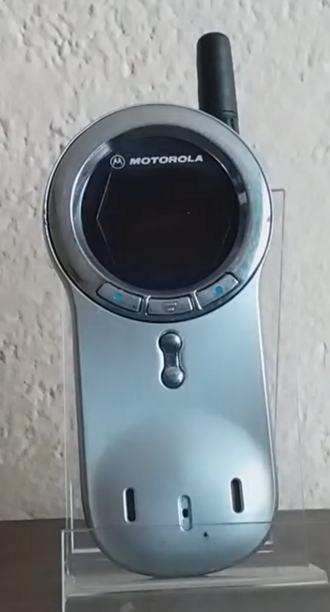 Motorola V70