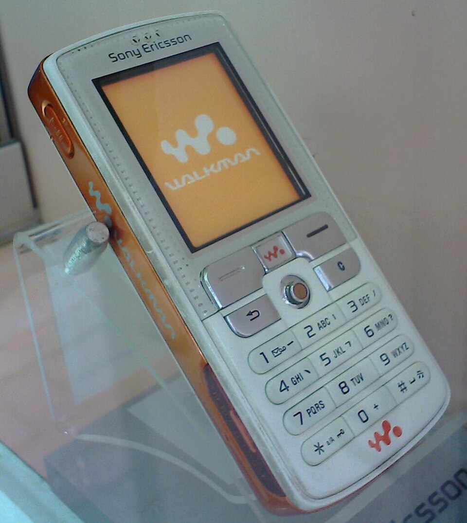 Sony Ericsson W800i Walkman (2005)